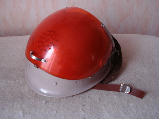 Противоударный пожарный шлем КП-80. СССР, 1977 год.