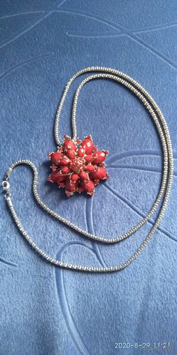 Медальон винтажный " Рубиновый цветок"  Люцит. Стразы.  6 см. 86 см.