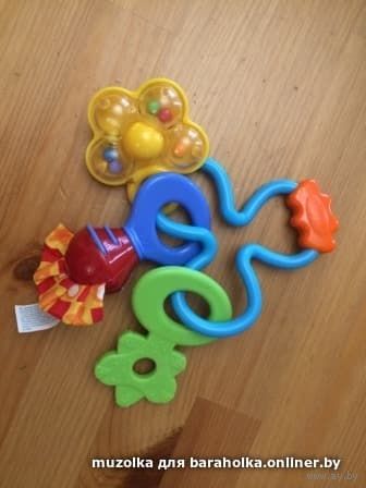 Развивающаяся игрушка Playgro, разные материалы, цветная и красочная, прорезыватели для зубов. Состояние отличное. Размер 19 на 15 см.