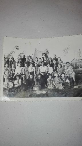 Старое фото"В пионерском лагере"1952г