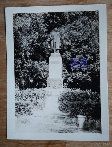Минск. Фото памятника Максиму Горькому в одноименном парке. 1950-е