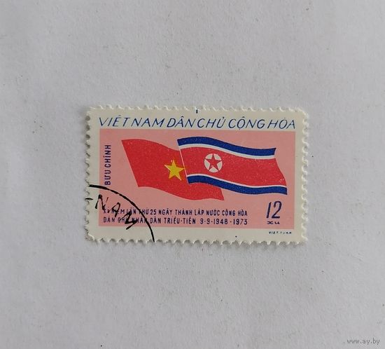 Марка Вьетнам 1973 год. Флаги.