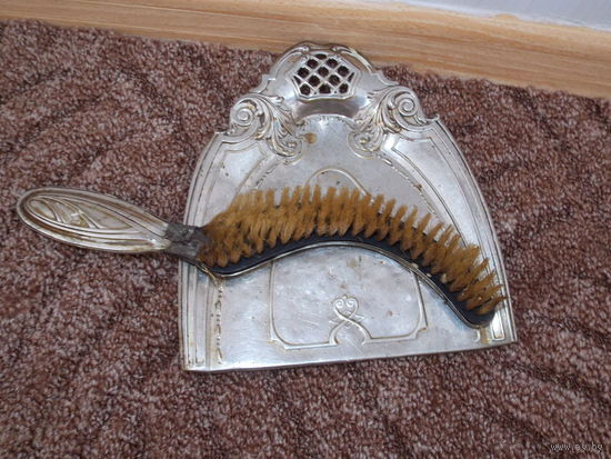 Антикварный набор : совок и щетка для уборки стола, натур. волос