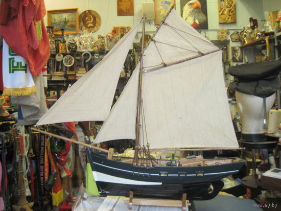 Деревянная модель корабля, шхуны, парусника 57х60 см.
