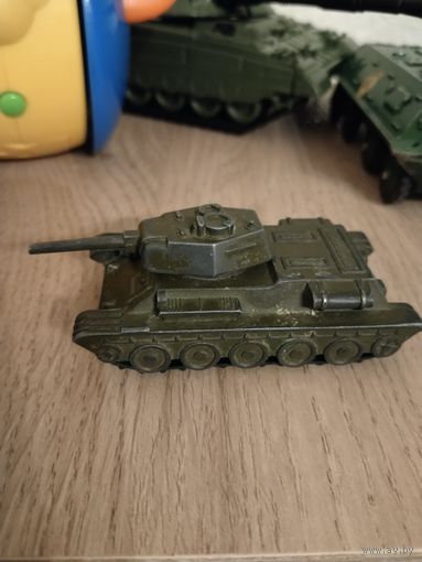 Редкий танк Т-34, СССР, металл на гусеницах