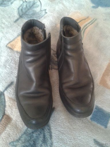 Зимняя обувь для мальчика (размер 38-39)