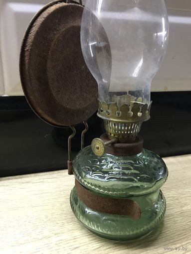 Старинная керосиновая лампа.