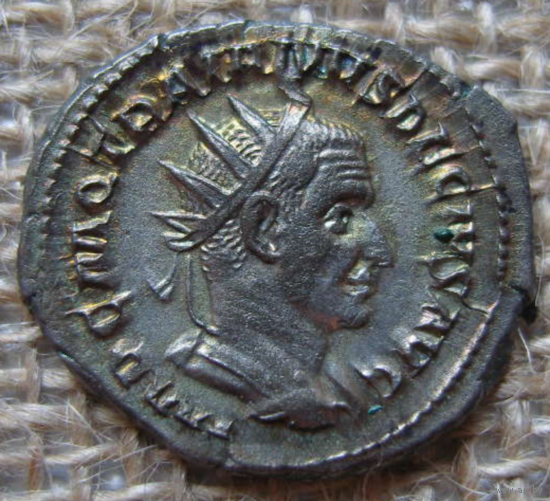 ДЕНАРИЙ. Antoninian из Ульпия Траяна ДЕЦИЙ (249-251 н. э) два dacia стоя 4,69гр.22,9мм.