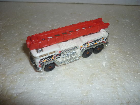Модель пожарной машинки . Mattel-HotWheels.масштаб 1:60-64.