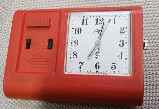 Редкие часы "Луч" полностью рабочие (Мелодии, будильник,механика),состояние старт с 10 рублей!