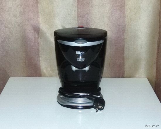 Капельная кофеварка Vitek VT-1503 BK (чёрный цвет). Объём кофейника: 0.2 литра. Максимальная мощность: 450W. Длина кабеля: 60см.