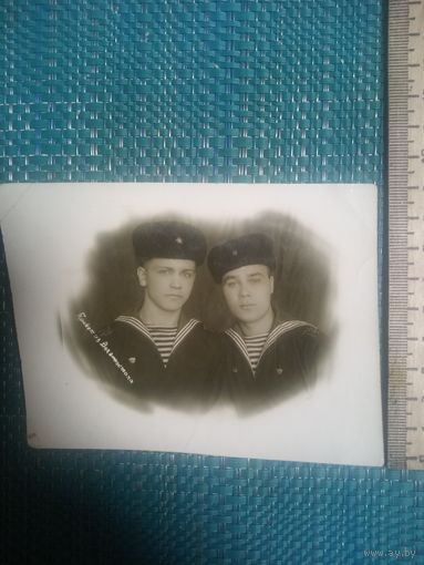 Фотография. Два моряка Тихоокеанского флота.