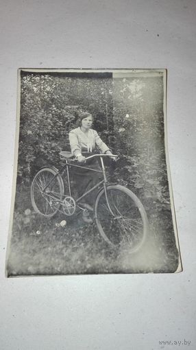 Старое фото с велосипедом