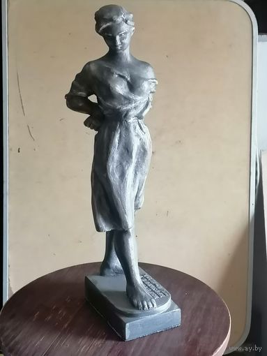 Скульптура "Зоя Космодемьянская"