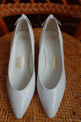 Туфли белые Франция марк 35 натуральная кожа Мода 90-х