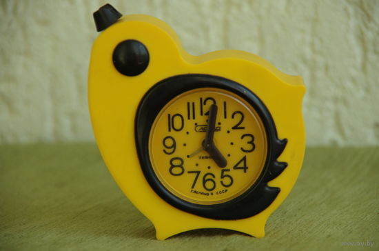 Часы " Слава "   детский будильник   ( все работает )