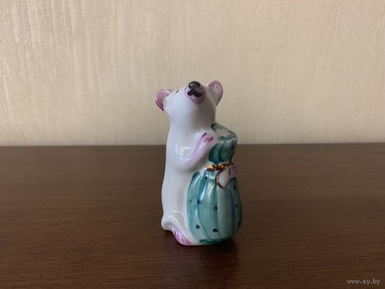Фарфоровая статуэтка "Мышь с денежным мешком" CCCР