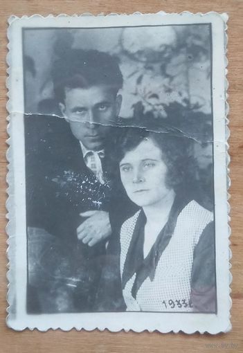 Фото мужчины и женщины. 1933 г. 5.5х8 см.