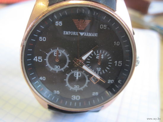 Часы кварцевые Emporio Armani в рабочем состоянии.