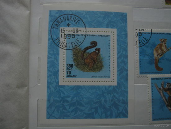 Марки - Мадагаскар фауна 1990 блок и 5 марок - лемуры