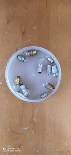 Комплект миниатюрных лампочек для подсветки и в микросхемах