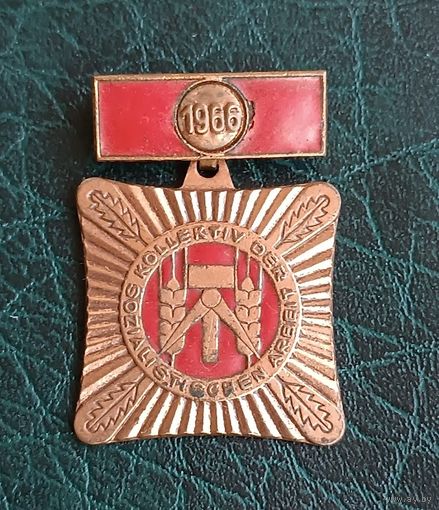 1966 медаль знак  ГДР  ранний редкий