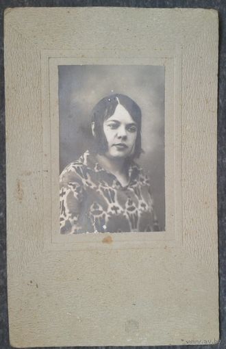 Фотопортрет женщины. 1931 г. 5х7.5 см. 5.5х8.5