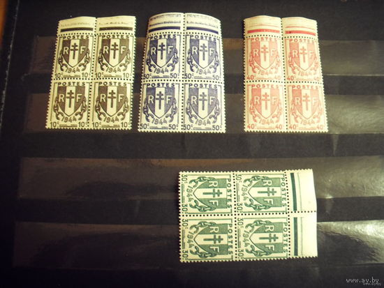 1944 квартблоки Франции с верхним полем листа MNH** герб полная серия(5-4)