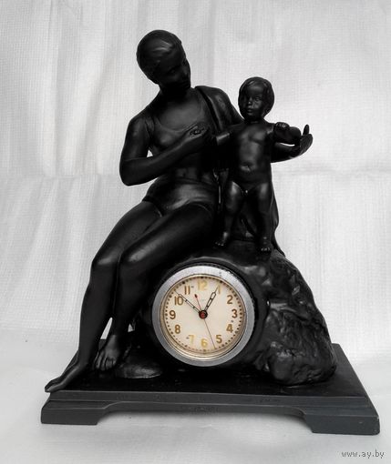 Часы "Материнство"- настольные, каминные или кабинетные. Чугунное литьё Касли, СССР.