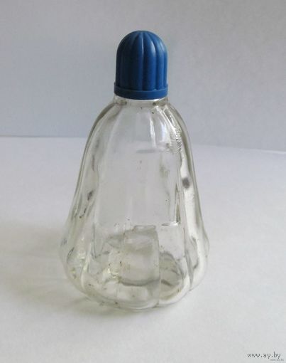 Бутылочка старая от парфюмерии.