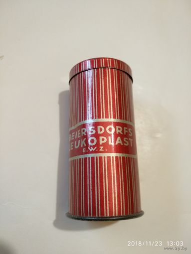 Старинная жестяная упаковка из под LEUKOPLAST BEIERSDORF.520.1mx5cm.1930-ые г.г.