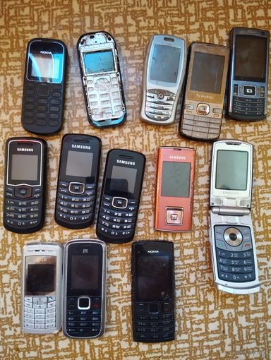 Лот старых кнопочных телефонов 13 штук
