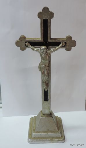 Крест настольный 50-60-е годы. Высота 25 см. Металл.