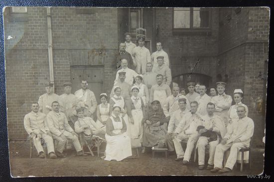 Фото "Немецкий госпиталь", Первая мировая, 1914 г. ( в центре Ганс с железным крестом)