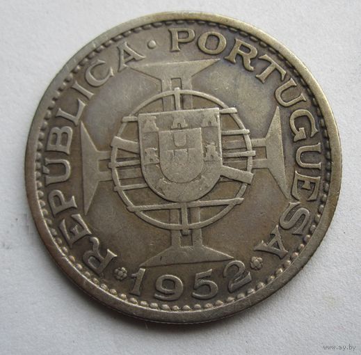 Ангола 20 эскудо 1952 серебро  .37-94