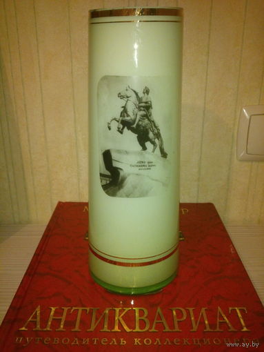 Старая советская ваза из молочного стекла с Петром Великим.   Прекрасная сохранность!  ОБМЕН!!! на фарфор.