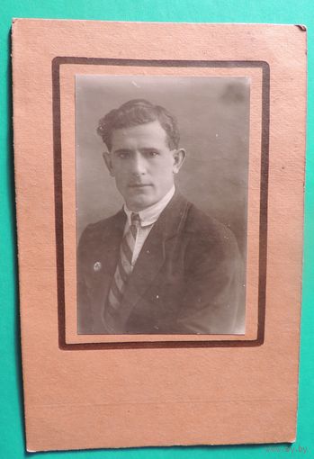 Фото "Активист", 1920-е гг., Гомель (без паспарту 9*14 см, с паспарту 15*23 см)
