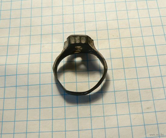 Старинное кольцо с эмалями.