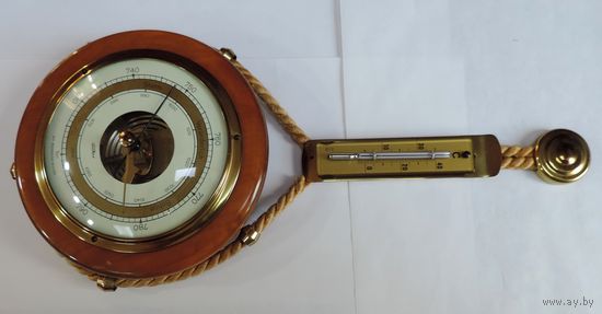 Барометр 50-60-е годы Германия. Термометр не исправный. Размер 32 см. Диаметр 14 см.