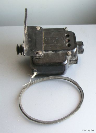 Электродвигатель МШ-2 + приводной ремень  для швейной машины времен СССР вид 2