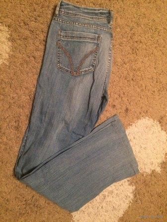 Мужские джинсы размер W29 L34, отличное состояние. Небольшой клеш снизу. Замеры: ПОталии 41 см, ПОбедер 52-58 см, длина 100 см, ПО по низу 23 см.