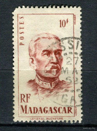 Французские колонии - Мадагаскар - 1946 - Генерал Дюшен 10Fr - [Mi.402] - 1 марка. Гашеная.  (Лот 99AW)