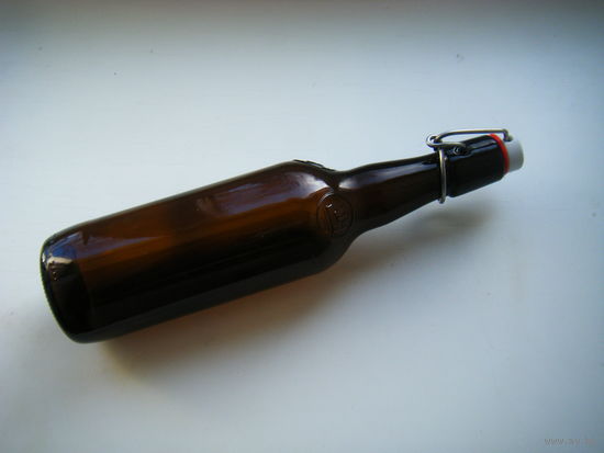 Бутылка из под пива (0,5 литра).