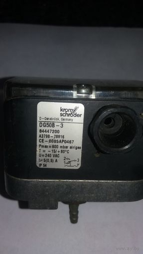 Регулятор давления релейный выход 240 В, 5 А, ( 2,5 - 50 mbar)