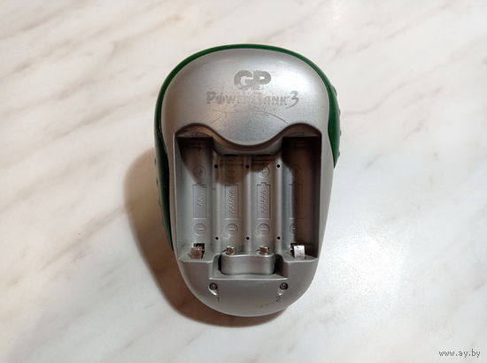 Зарядное устройство для пальчиковых аккумуляторов GP PowerBank 3