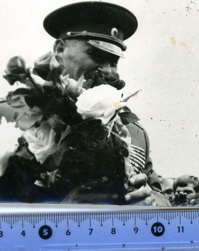 2фото министра обороны СССР маршала Гречко на палубе крейсера Киев 1975г
