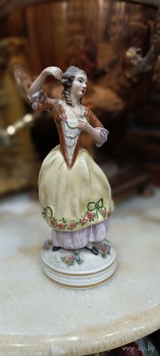Аукцион с рубля!32 Чудесная винтажная фарфоровая статуэтка "Танцующая дама"