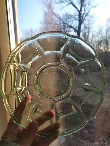 Зеленая большая тарелка стекло