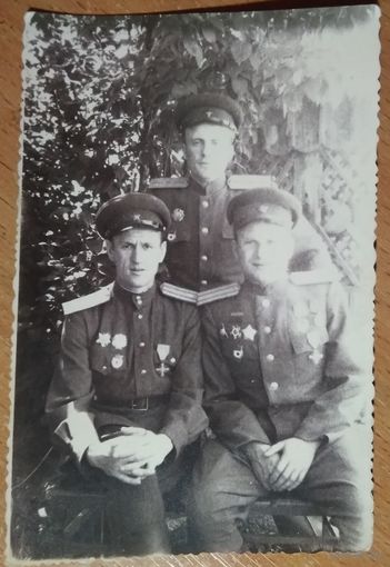 Фото трех комбатов. 1946 г. 9х13 см.