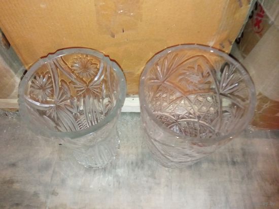2 хрустальные вазы